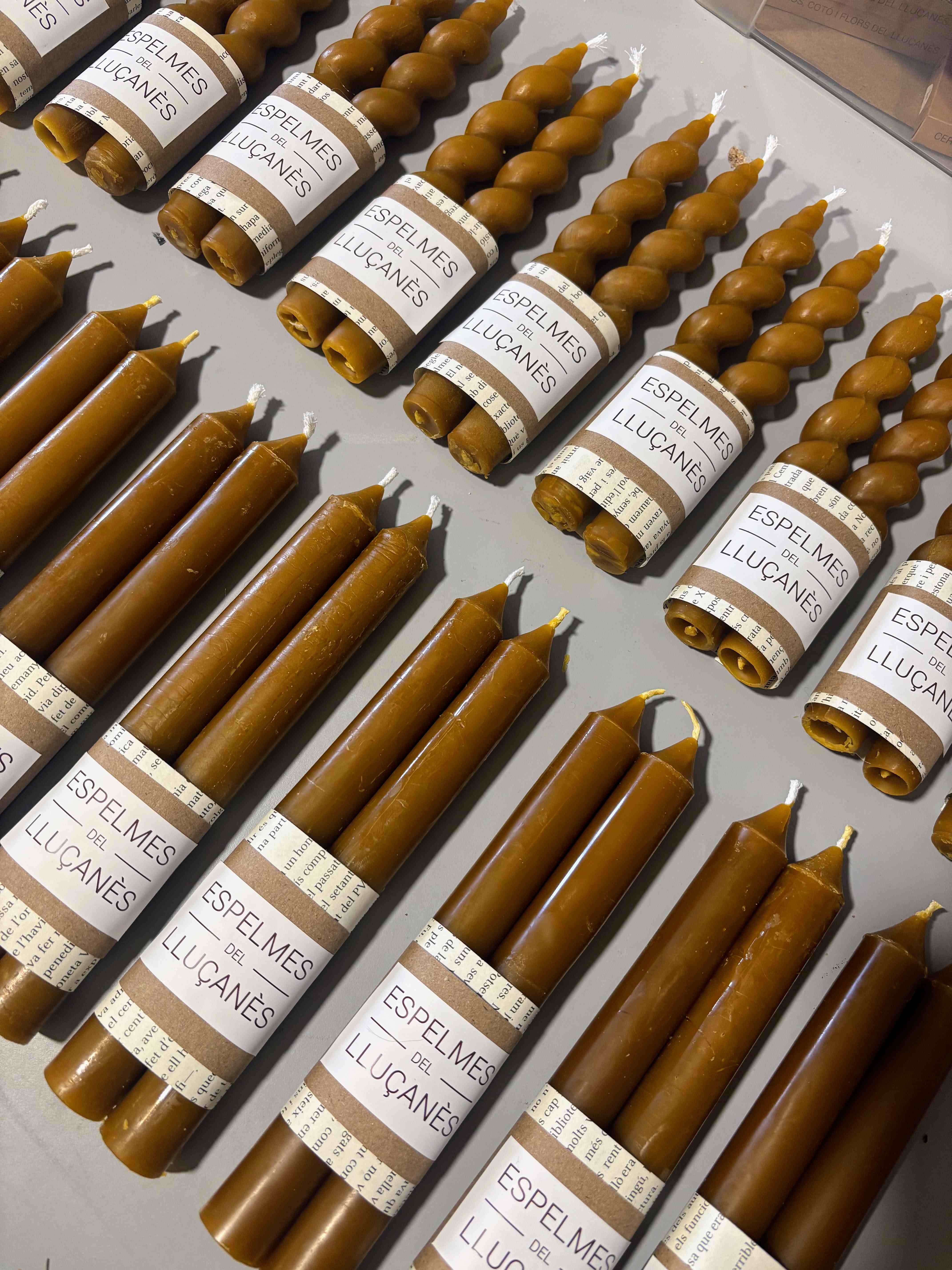 Espelmes d'aniversari fetes amb cera d'arròs